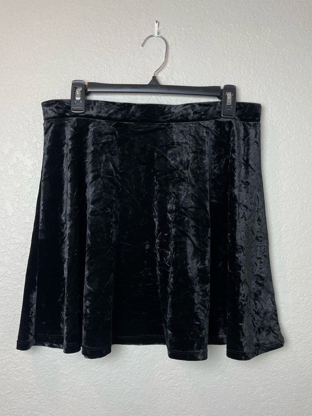 H&M Divided Black Crushed Velvet A-Line Skater Skirt Size L